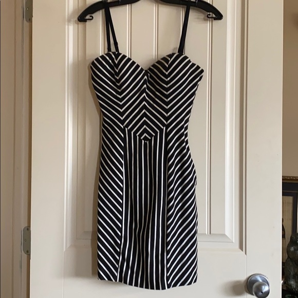 GUESS evening mini dress. - Picture 2 of 8